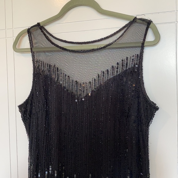 Black sequence cocktail dress. - Picture 4 of 8